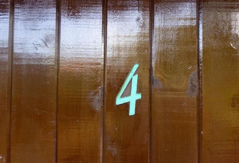 هتل Los Robles Capurgana