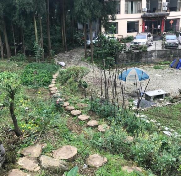 فندق Mount Emei Feng Lin Yue