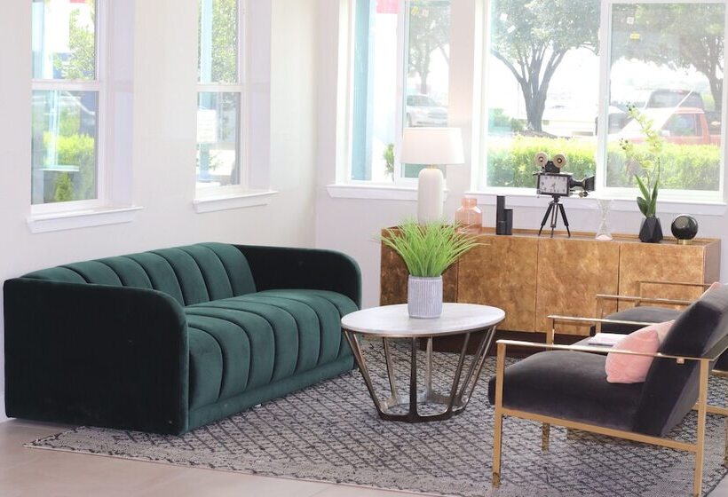 בית מלון כפרי Arya Inn & Suites