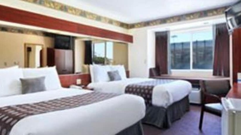 בית מלון כפרי Arya Inn & Suites