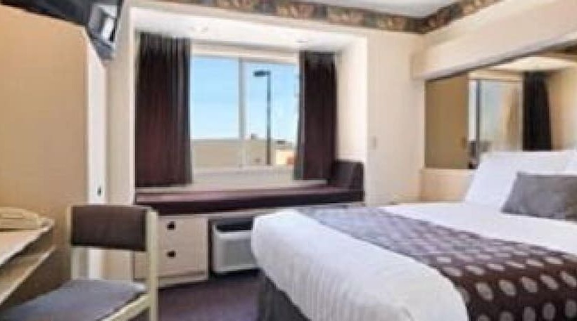 בית מלון כפרי Arya Inn & Suites