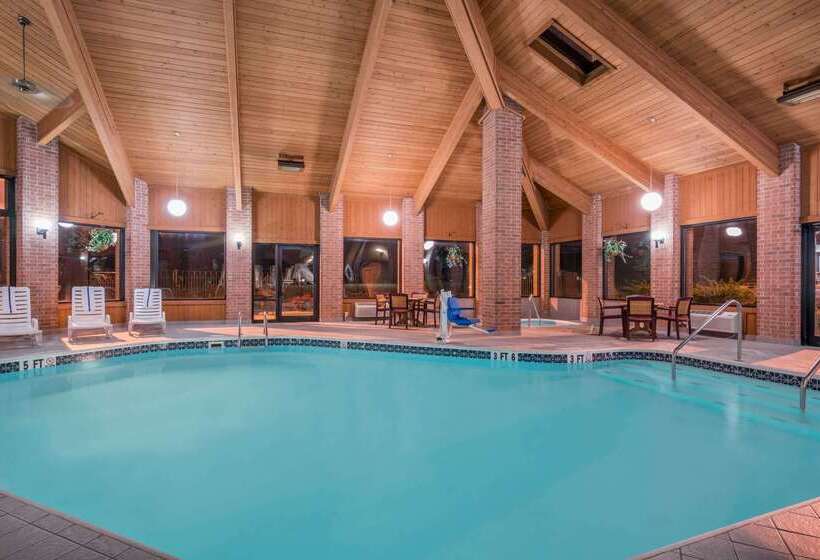 בית מלון כפרי Baymont By Wyndham Marshfield