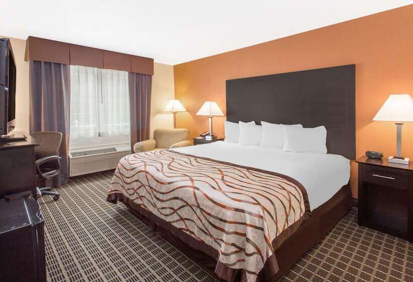 هتل Baymont By Wyndham Muskegon