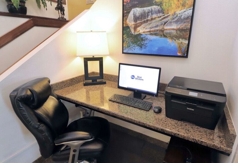 Отель Best Western Chieftain Inn