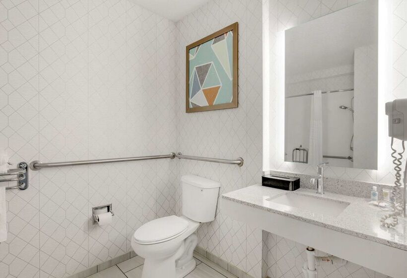 هتل Comfort Inn & Suites Louisville Airport Fair & Expo