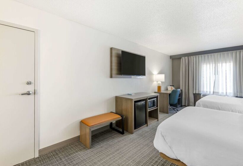 هتل Comfort Inn & Suites Louisville Airport Fair & Expo