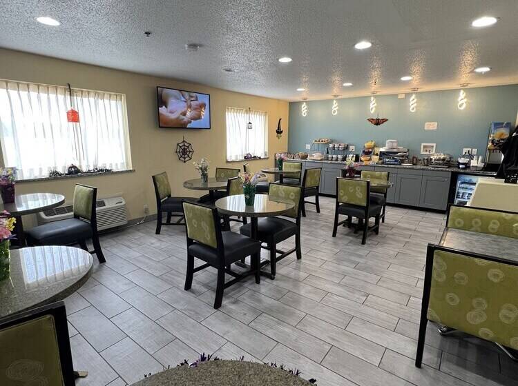 Отель Days Inn By Wyndham Batavia Ohio