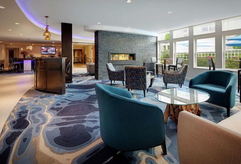 هتل Doubletree By Hilton Cape Cod Hyannis