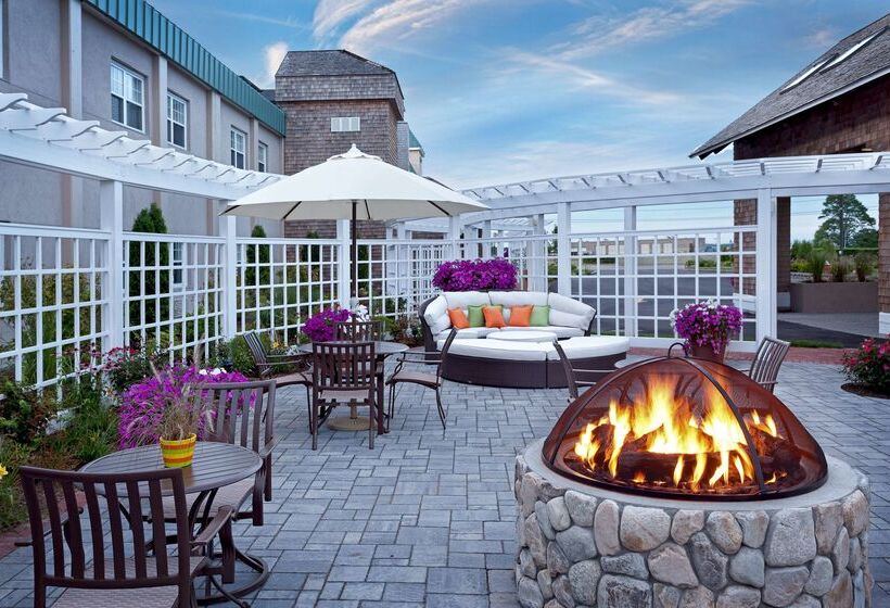هتل Doubletree By Hilton Cape Cod Hyannis