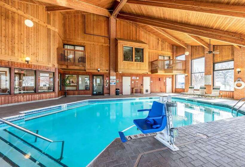 فندق Econo Lodge Inn & Suites