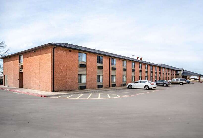 فندق Econo Lodge Inn & Suites