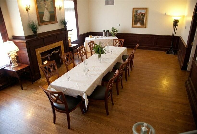 هتل Inn On Broadway