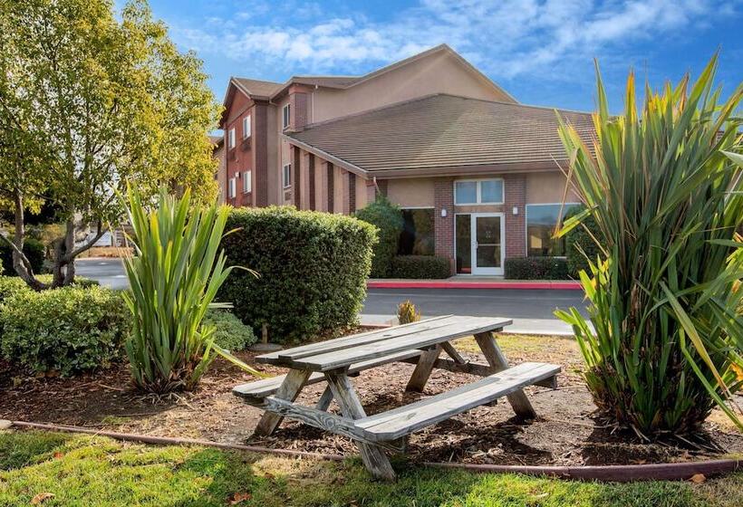 Отель La Quinta Inn By Wyndham Livermore