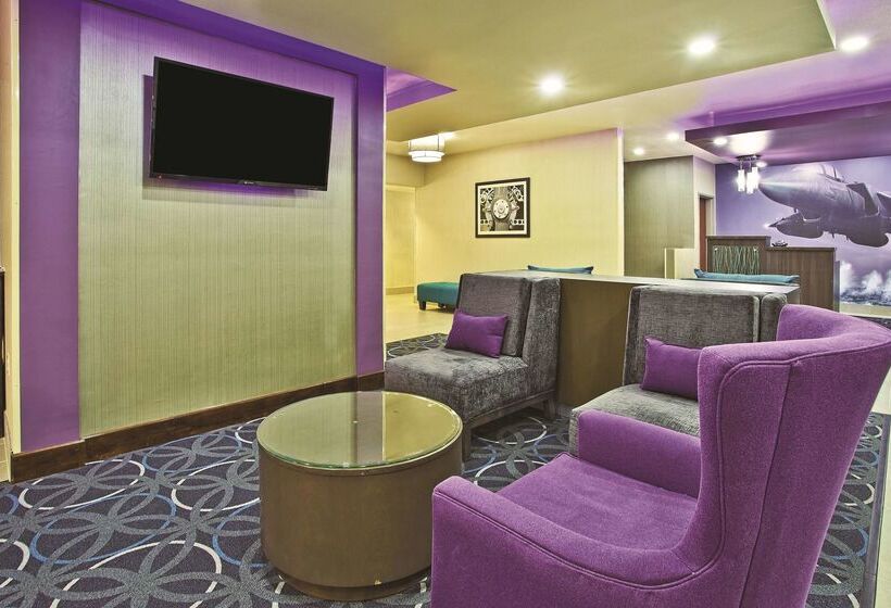호텔 La Quinta Inn & Suites By Wyndham Fairborn Wright Patterson
