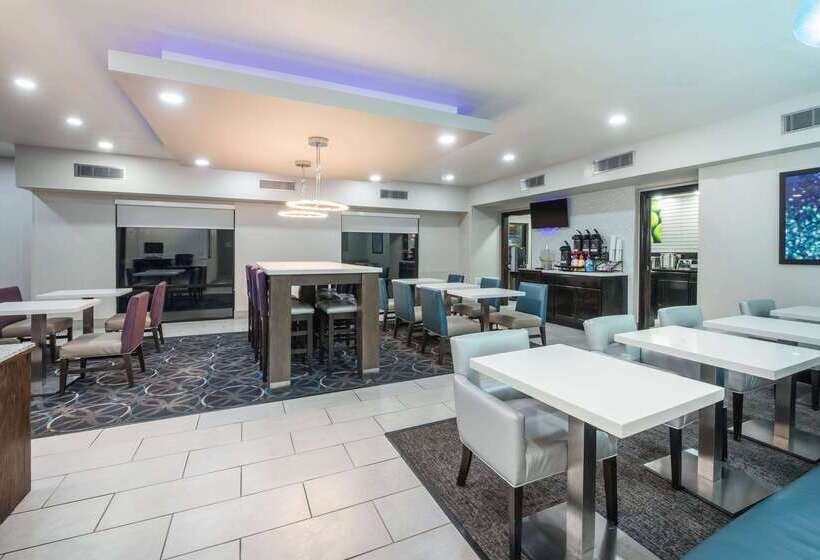 호텔 La Quinta Inn & Suites By Wyndham Fairborn Wright Patterson