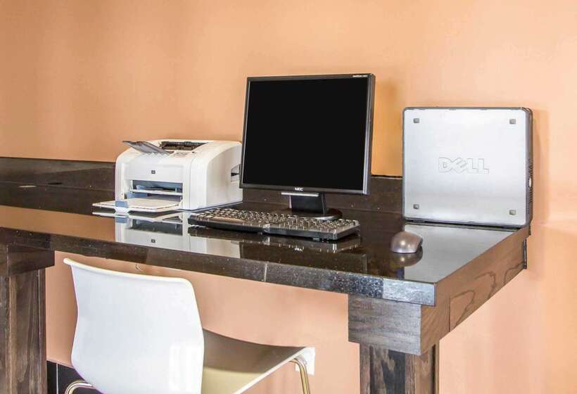 호텔 Quality Inn