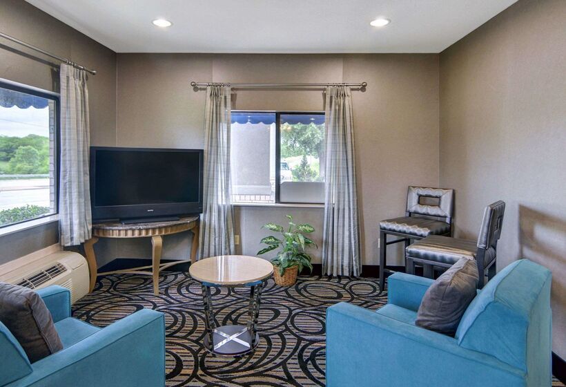 호텔 Quality Inn & Suites