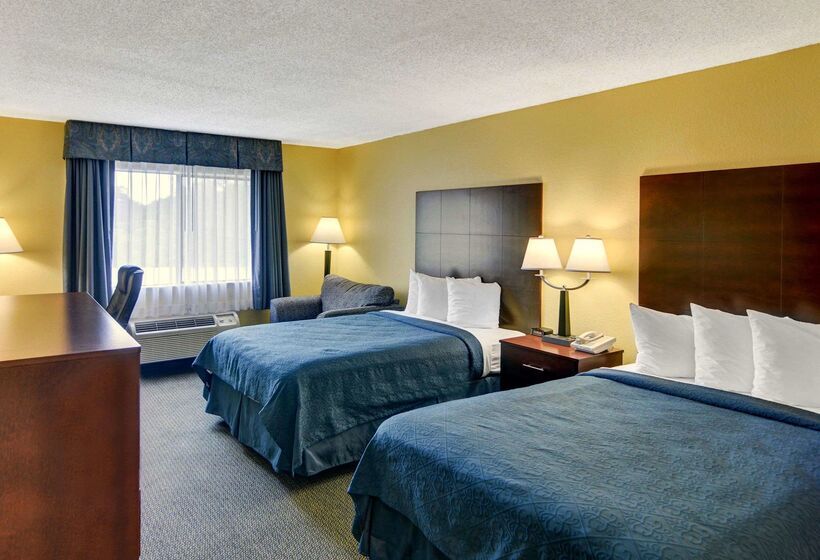 호텔 Quality Inn & Suites