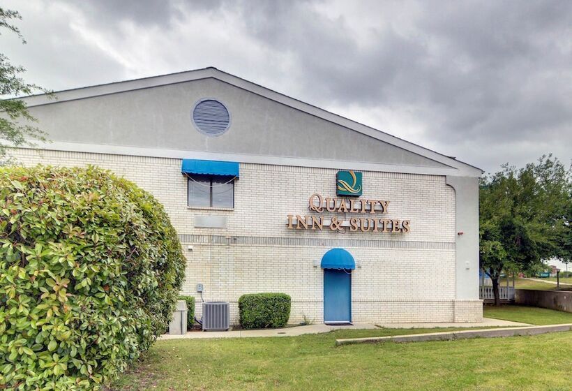 호텔 Quality Inn & Suites