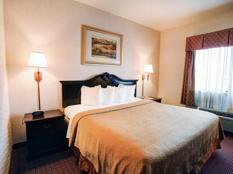 فندق Quality Inn & Suites Near University