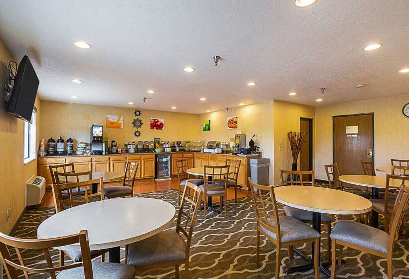 Отель Quality Inn Waverly