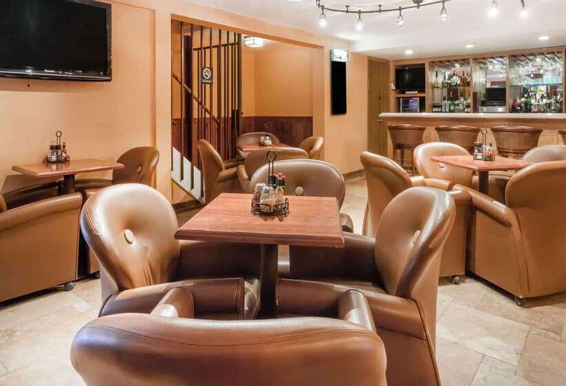 فندق Ramada By Wyndham Ely