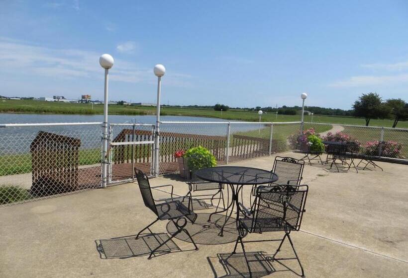 هتل Ramada By Wyndham Springfield North