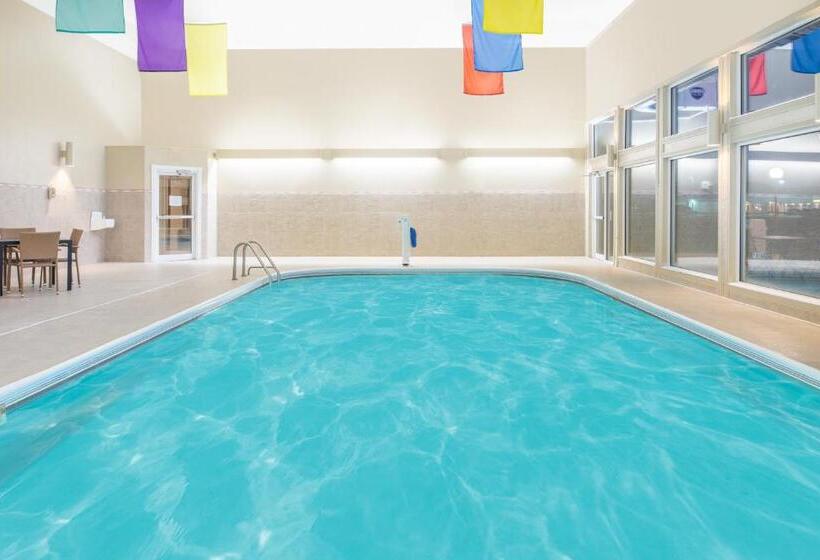 هتل Ramada By Wyndham Springfield North