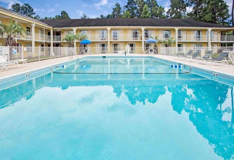 ホテル Ramada By Wyndham Walterboro