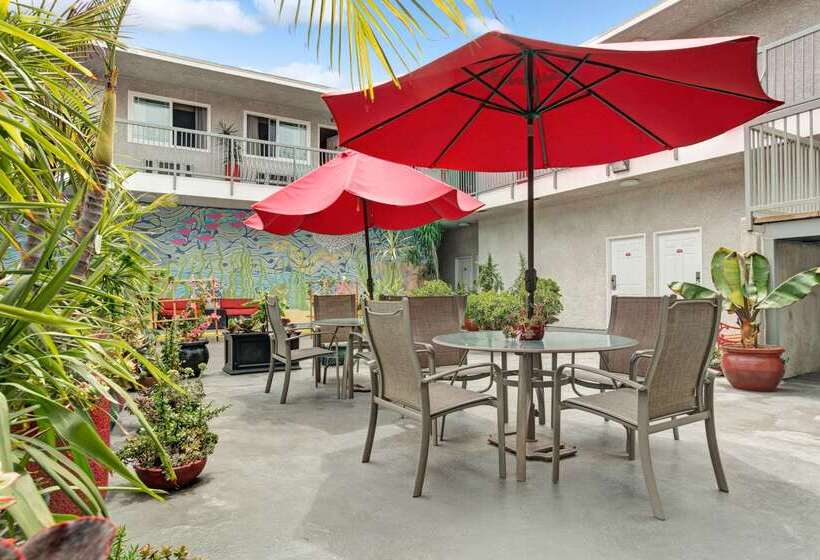 فندق Ramada By Wyndham Redondo Beach