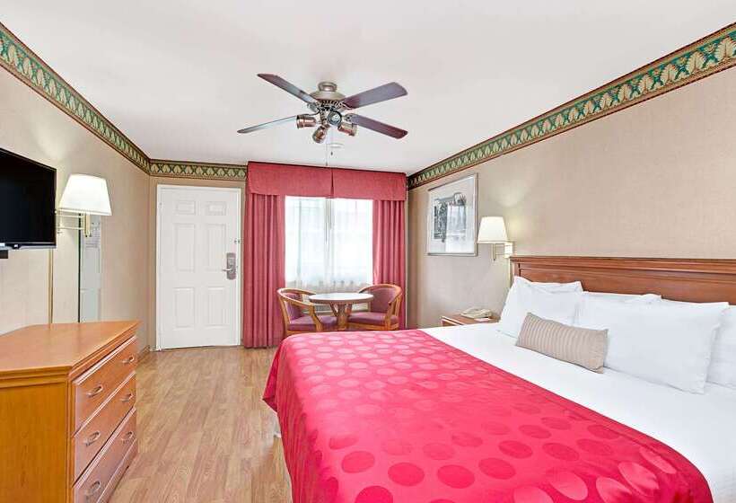 فندق Ramada By Wyndham Redondo Beach