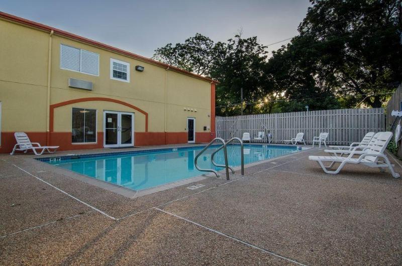 Отель Red Roof Inn San Marcos