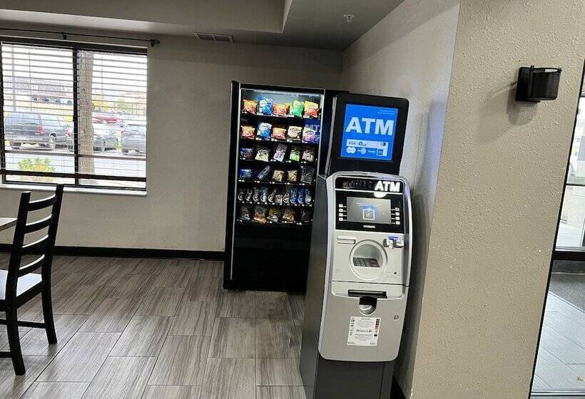 בית מלון כפרי Red Roof Inn & Suites Indianapolis Airport