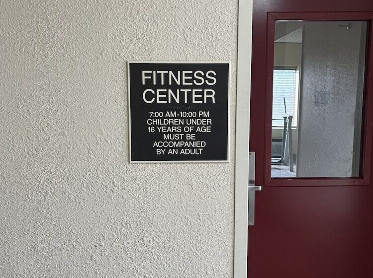 בית מלון כפרי Red Roof Inn & Suites Indianapolis Airport