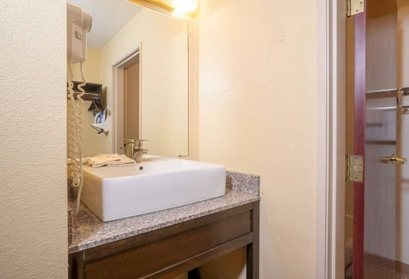 בית מלון כפרי Red Roof Inn & Suites Indianapolis Airport