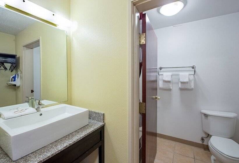 בית מלון כפרי Red Roof Inn & Suites Indianapolis Airport