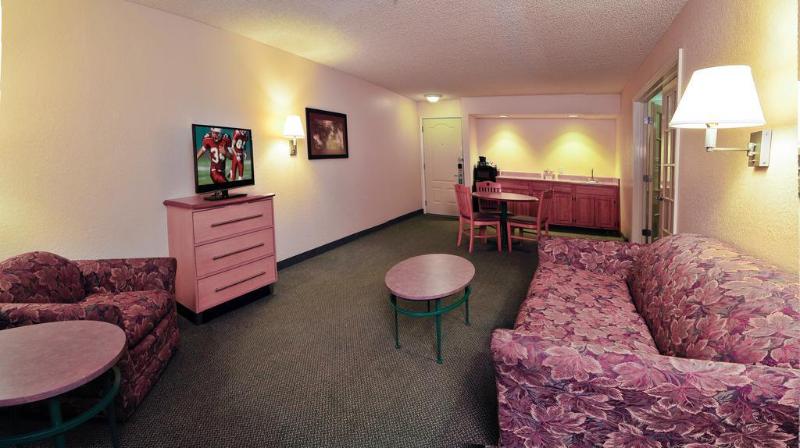 فندق Red Roof Inn & Suites Pensacola East   Milton
