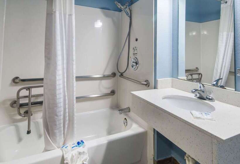 בית מלון כפרי Rodeway Inn Carrollton I 35e