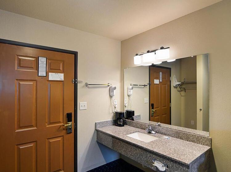 בית מלון כפרי Rodeway Inn Carrollton I 35e