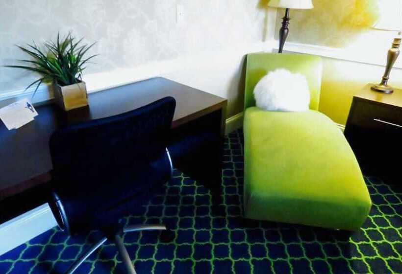 هتل Rodeway Inn Logan International Airport