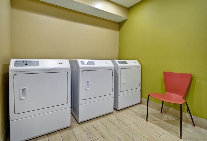 هتل Staybridge Suites Grand Rapids Kentwood, An Ihg