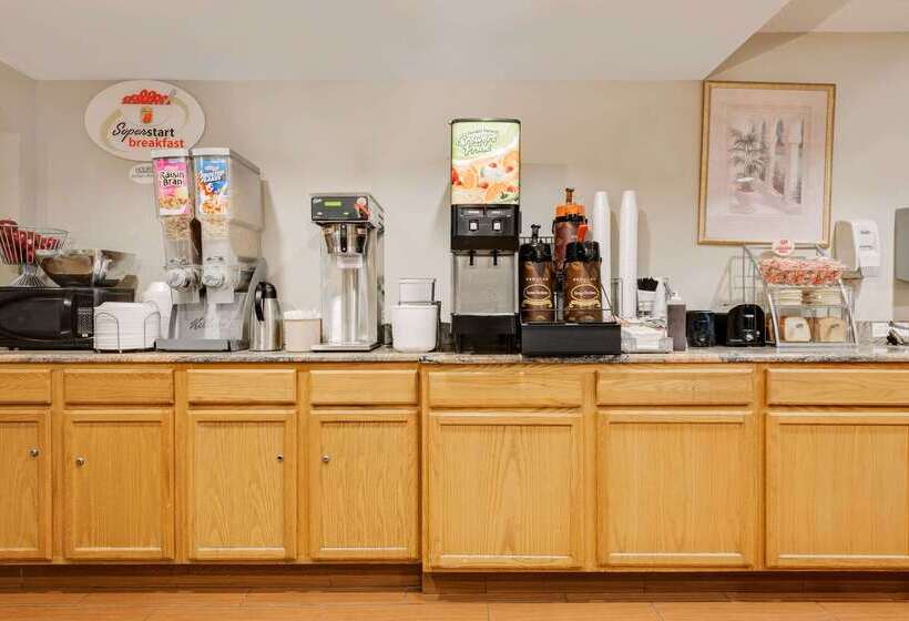 هتل Super 8 By Wyndham Allentown