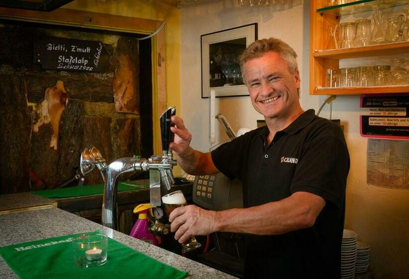 בית מלון כפרי The Matterhorn Hostel Zermatt