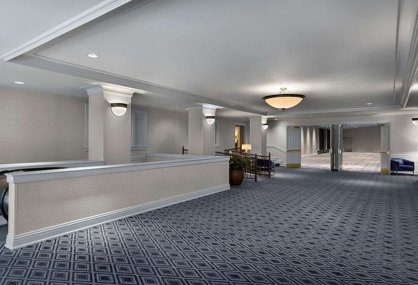 هتل The Royal Sonesta Chase Park Plaza St. Louis