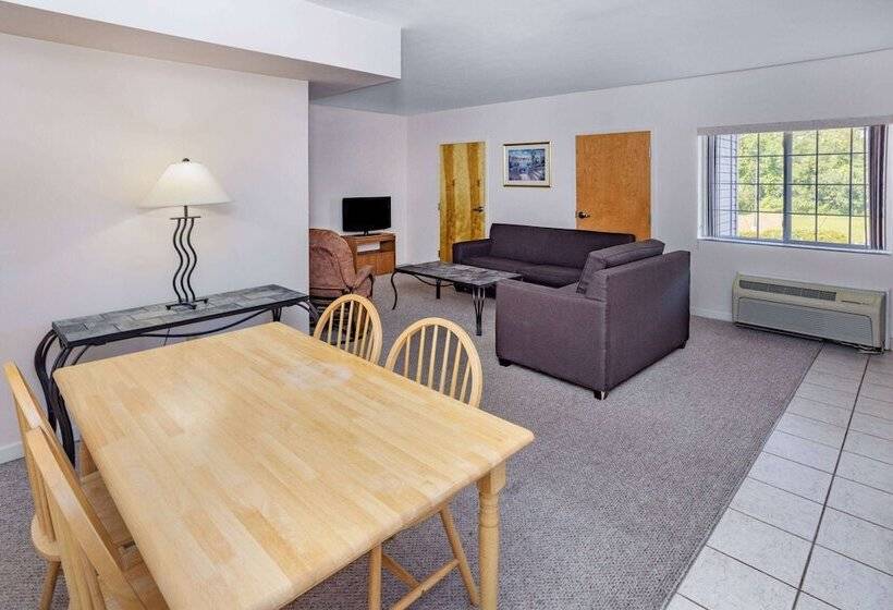 Microtel Inn & Suites By Wyndham Plattsburgh