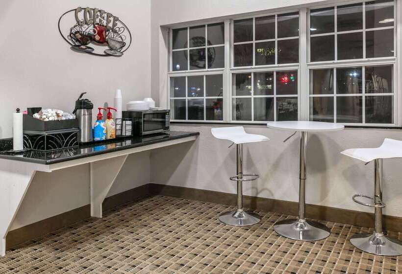 Microtel Inn And Suites Lafayette