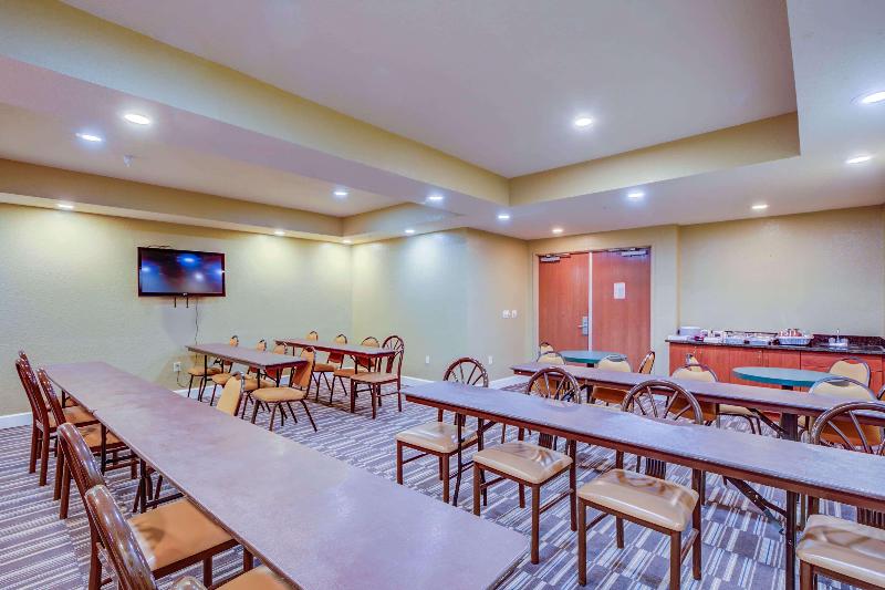 Microtel Inn And Suites   Zephyrhills