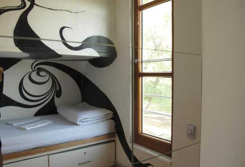 Arkabarka Floating Hostel