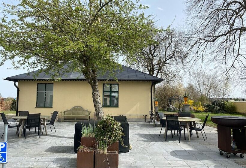 تختخواب و صبحانه Brohuspark