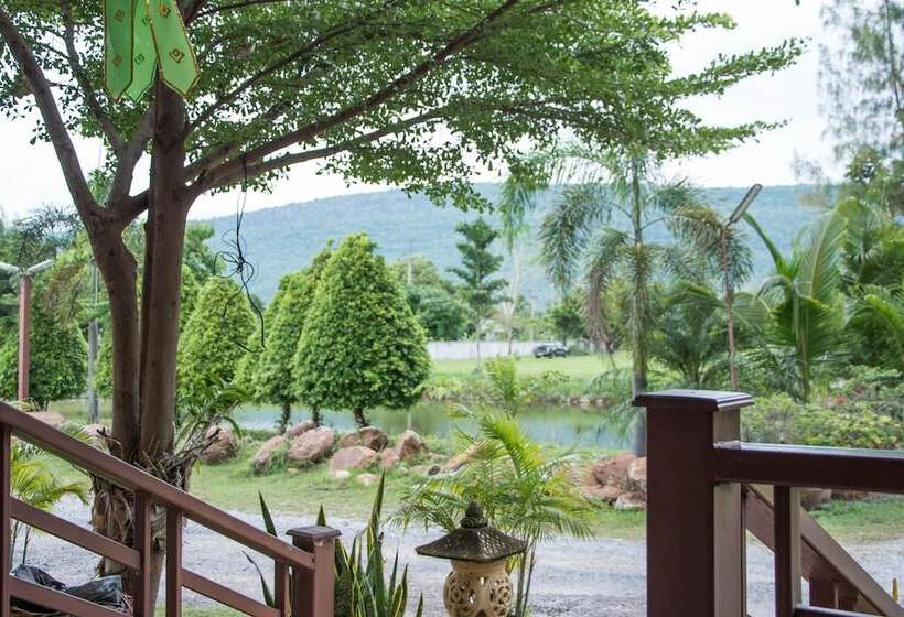 هتل Chum Phae Lagoon Resort